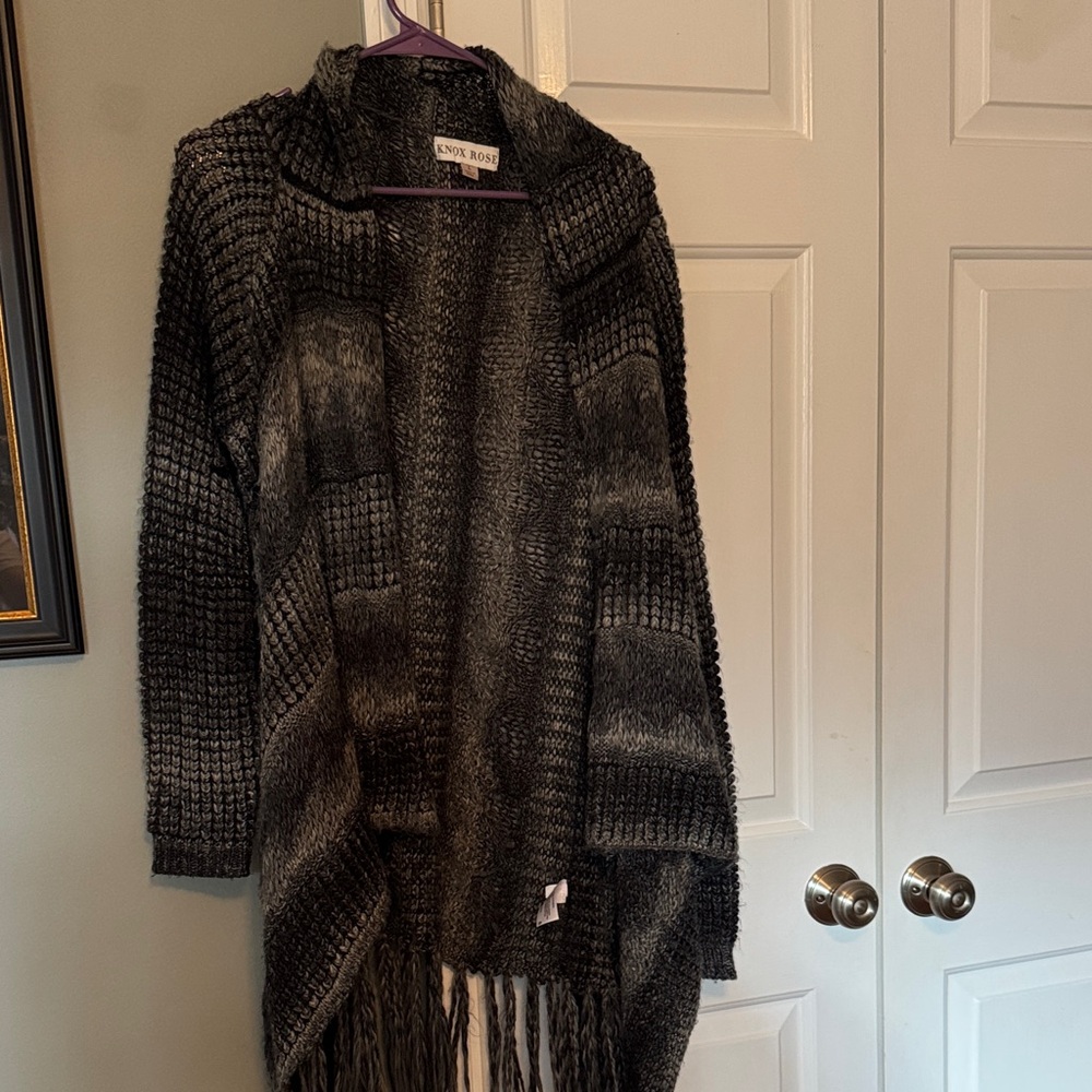 Knox Rose Black & Gray Ombre Open-Front Fringe Cardigan